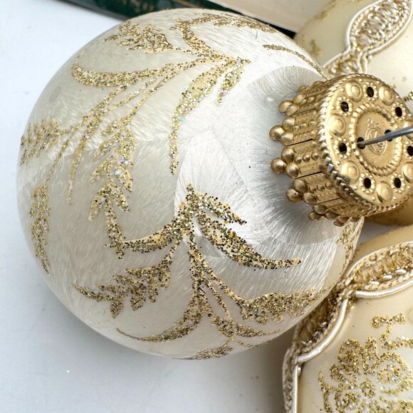 Krebs Glass Victorian Christmas Ornament Set Of 4 Cream Gold Glitter Vtg 2.5" - Picture 11 of 16